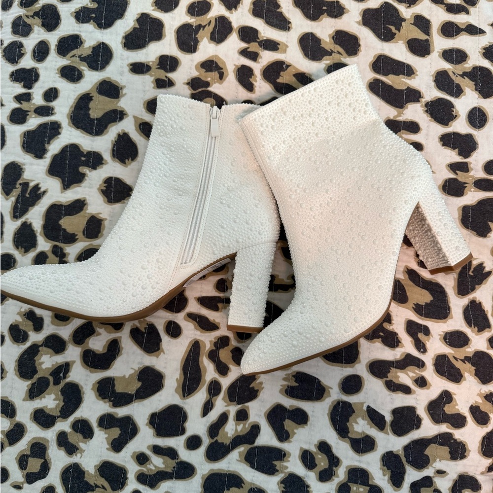 Elegant White Ankle Boots